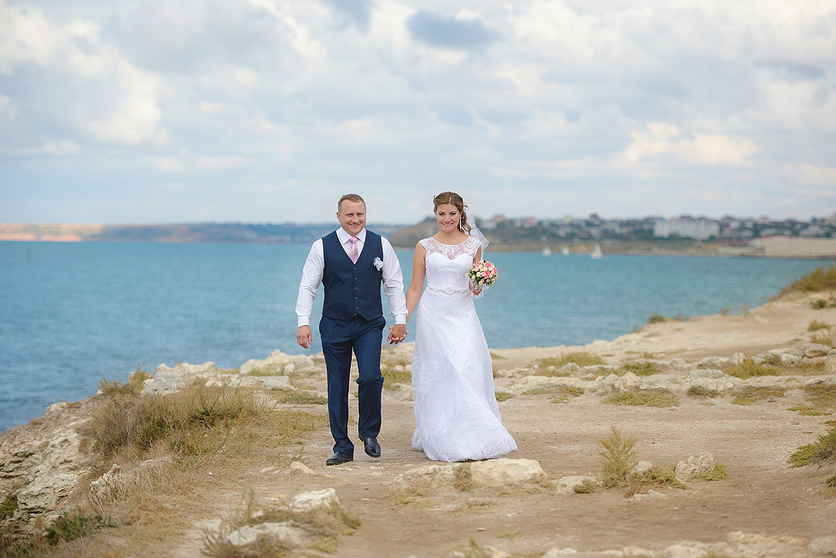 Свадебный фотограф Севастополь. Фотосессия для двоих у моря на обрыве