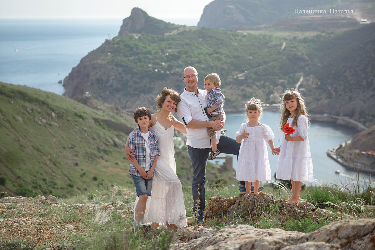 Фотосессия в Балаклаве в Севастополе. Фотосъемка для многодетной семьи