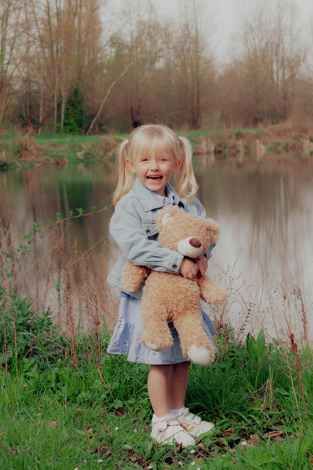 Kimmy and her happy family. Family, Children and Business photographer in Belgium