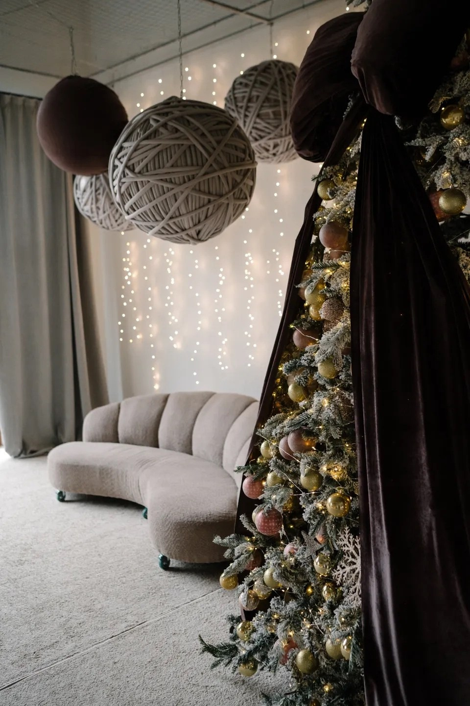 Новогодние декорации 2025-2026. Свадебный фотограф Ярославль Ирина Волоцкая