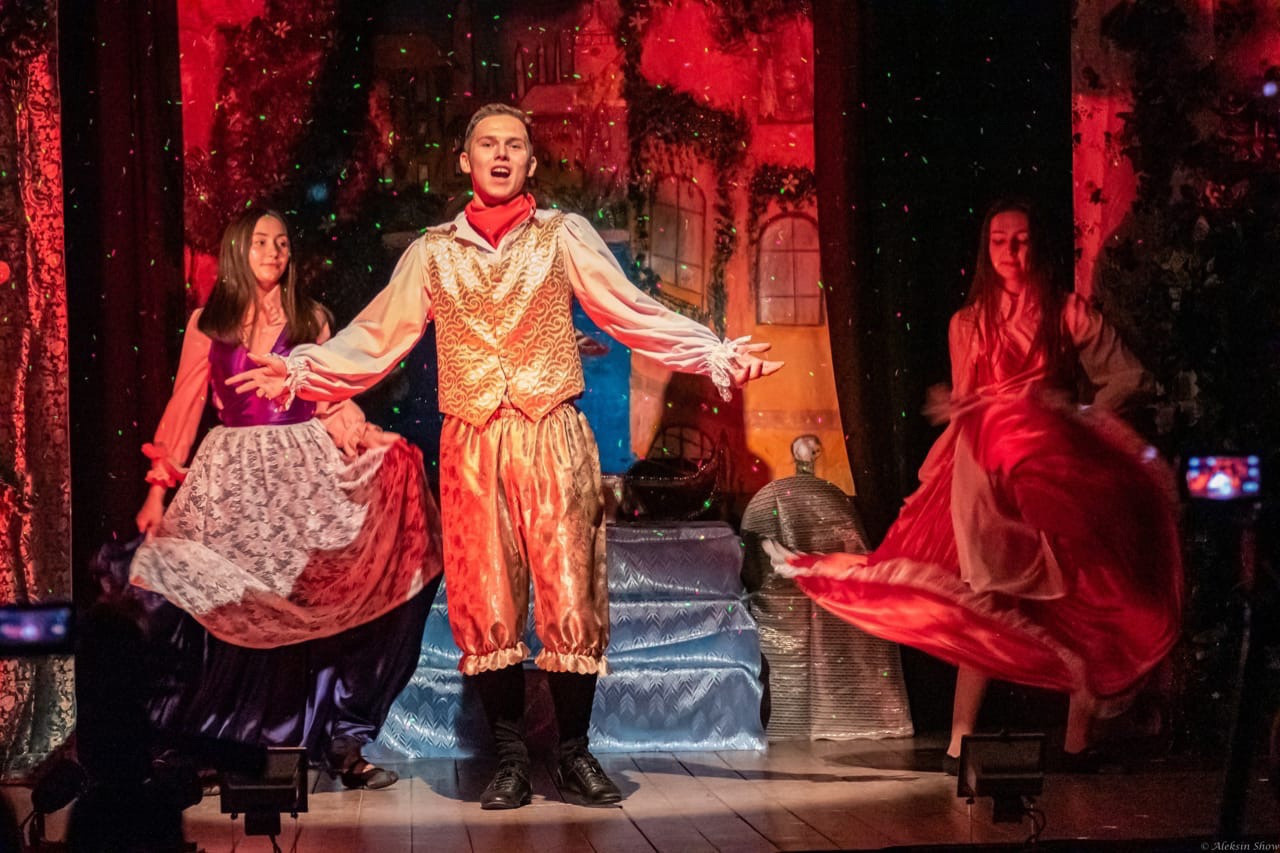 Слуга двух господ