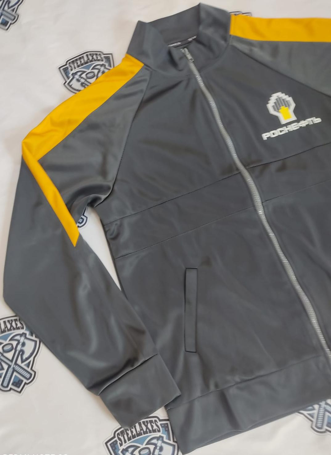 Спорт, одежда, спортивная одежда, бомбер, красная машина, команда