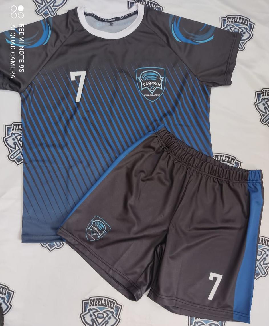 Футбол, форма, экипировка