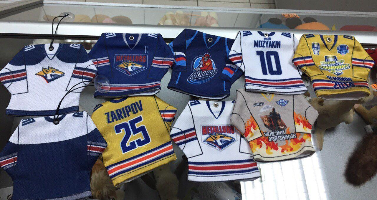 Сувениры, медали, чехлы, открывашки, символы, команда, вымпел, маска, подарок, шарф, болельщик, фанат