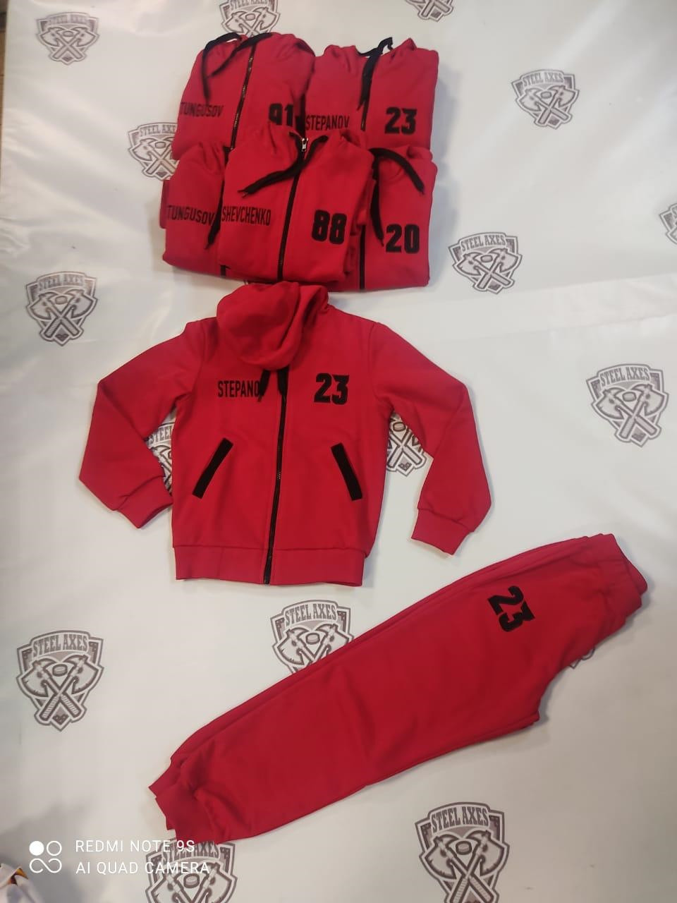 Спорт, одежда, спортивная одежда, бомбер, красная машина, команда