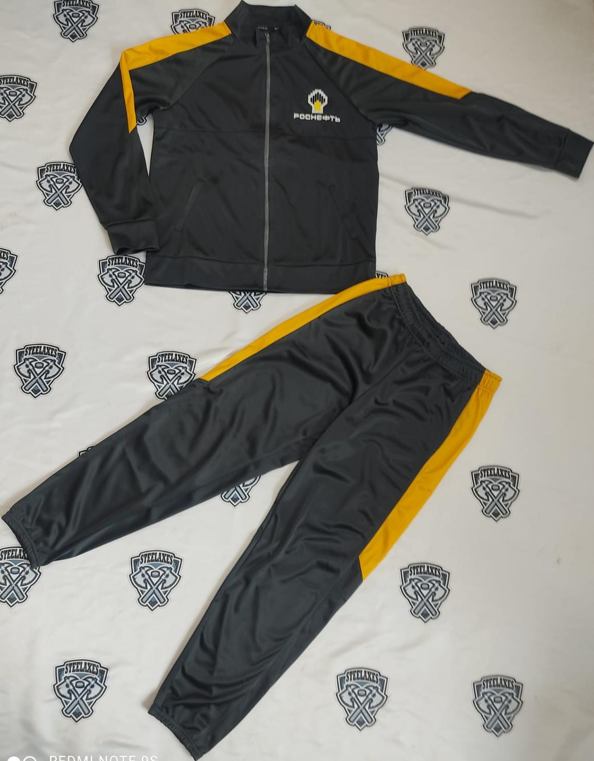 Спорт, одежда, спортивная одежда, бомбер, красная машина, команда