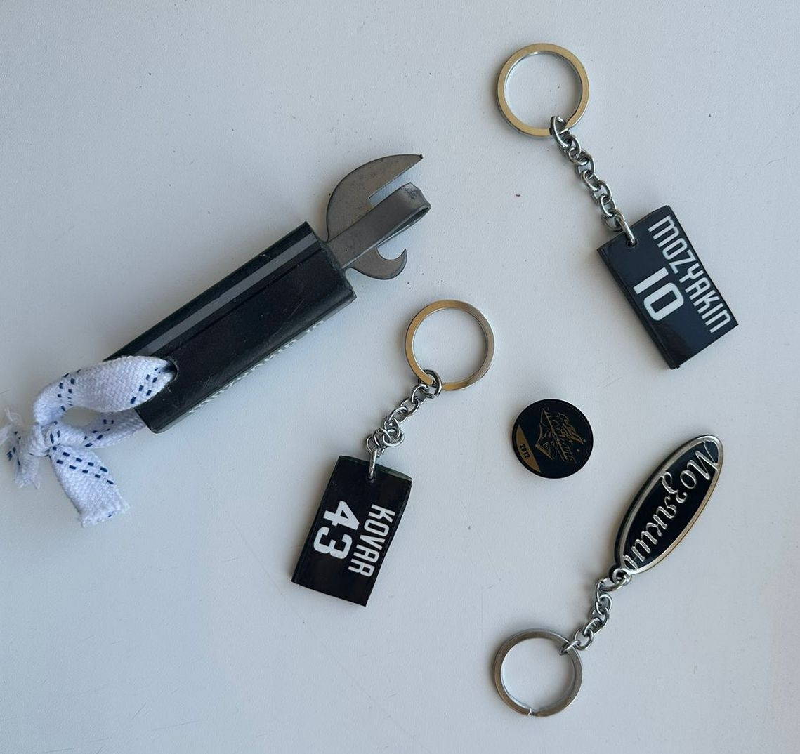 Сувениры, медали, чехлы, открывашки, символы, команда, вымпел, маска, подарок, шарф, болельщик, фанат