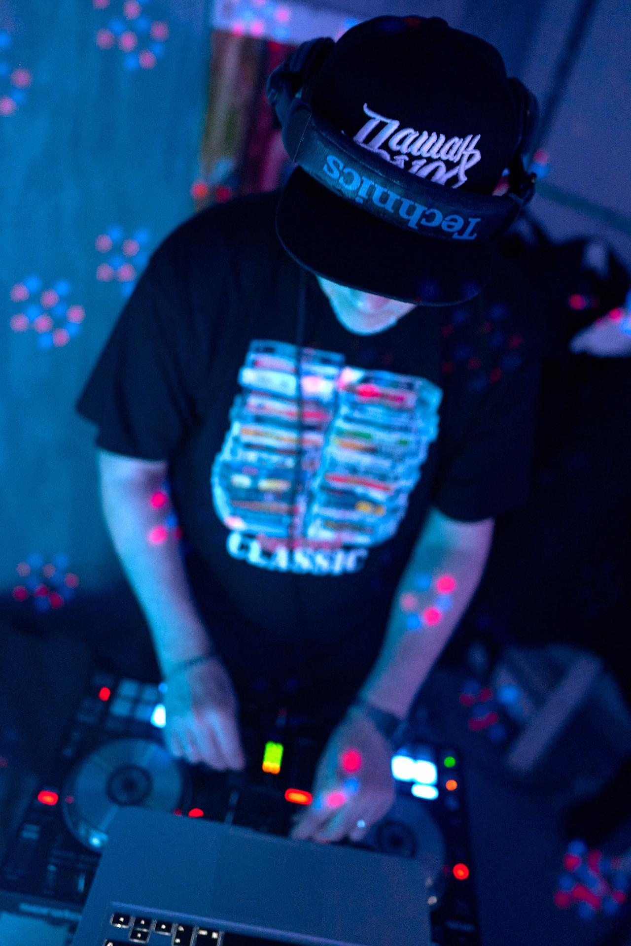 RETRO SNEAKERS PARTY