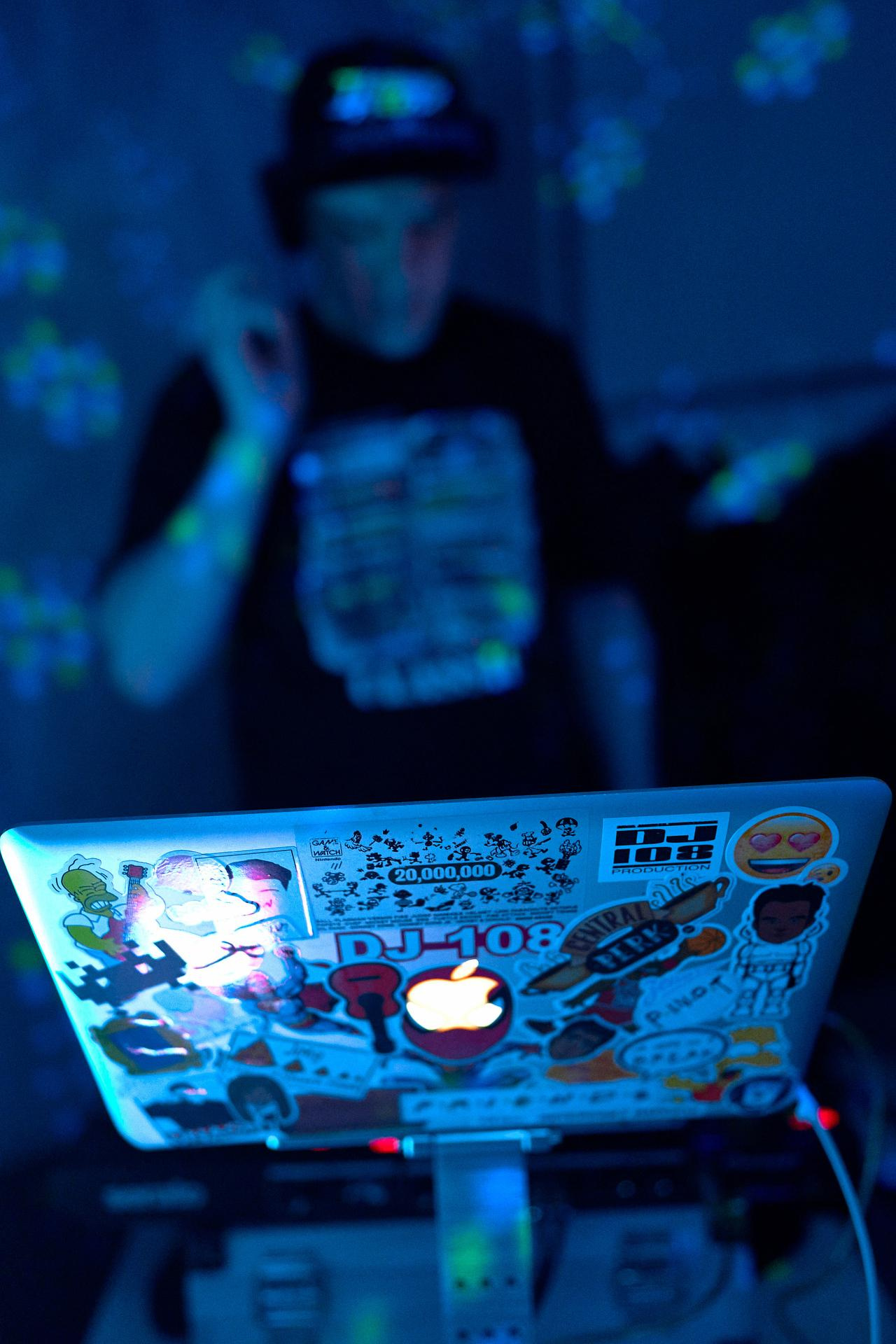 RETRO SNEAKERS PARTY