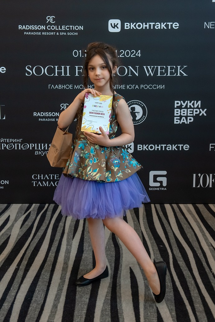 SochiFashionWeek2024 дизайнер Юлия Крылова. Семейный и коммерческий фотограф в Сочи Александр Бодунов