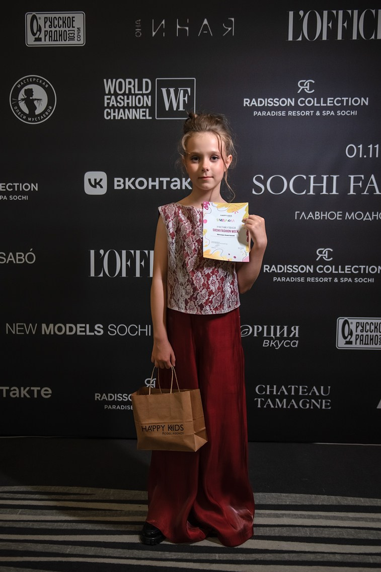 SochiFashionWeek2024 дизайнер Анохина Светлана. Семейный и коммерческий фотограф в Сочи Александр Бодунов