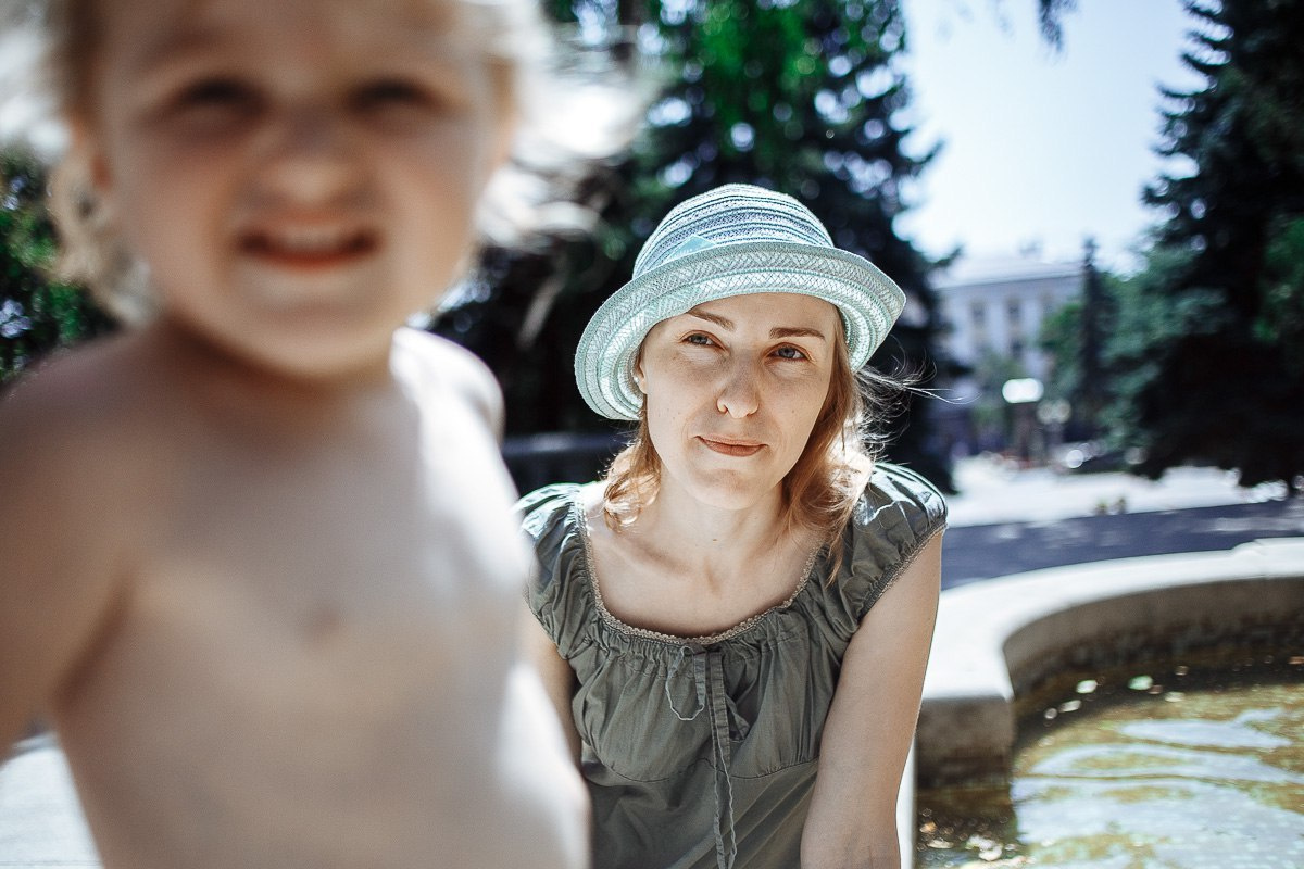 В фонтане Майя и Дарина. Эмиль Докторян — Свадебный и семейный фотограф в Краснодаре