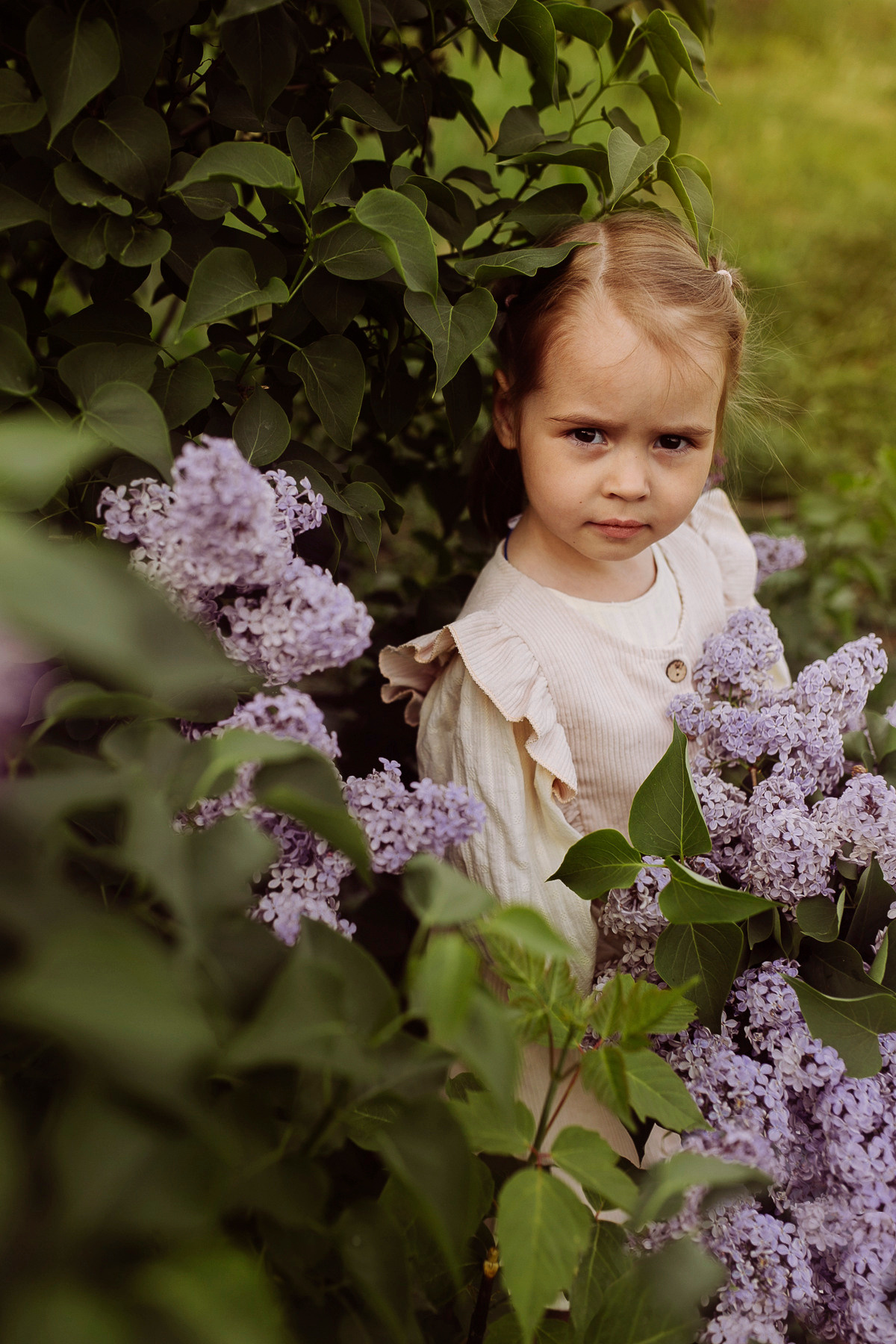 Соня и катя в сирени. Семейный и детский фотограф в Ижевске Анастасия Камариттинова