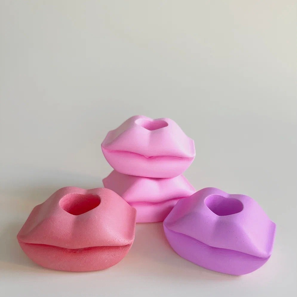 подсвечник губы