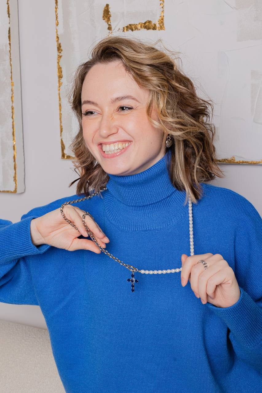 Синий свитр. Коммерческая фотосъемка