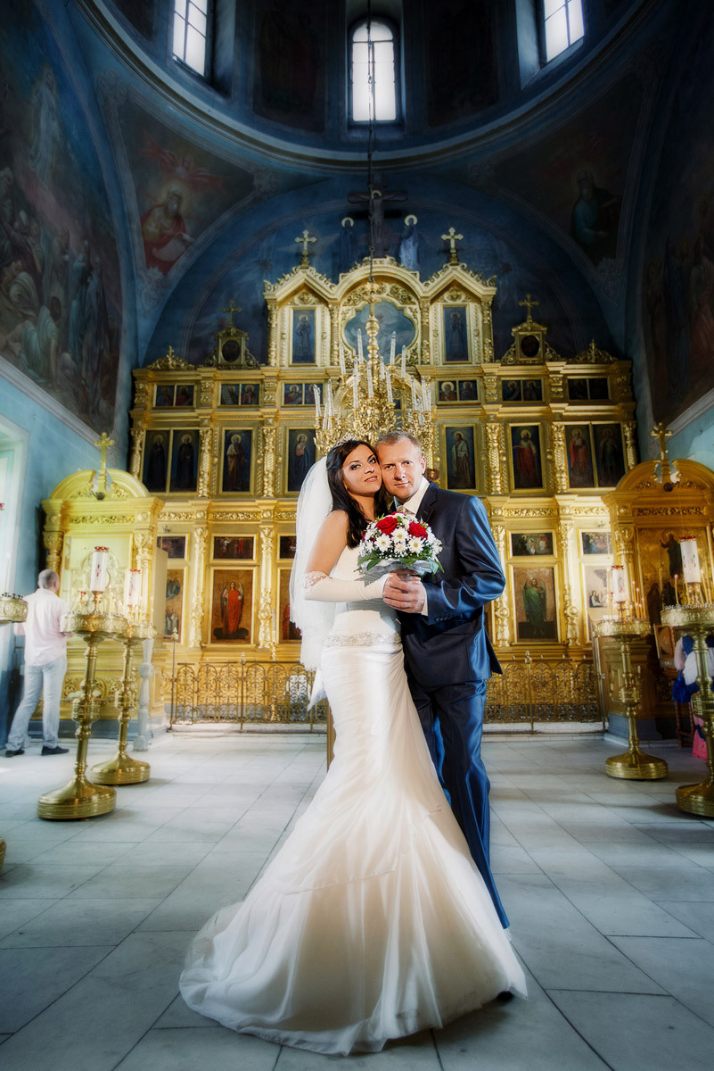 Венчание и крещение. Фотография в церкви, фото в храме. Таинство. Свадебная фотосессия. Свадьба. Свадебный фотограф Дмитрий Малышев. Невеста, жених. Церковь, храм. Москва, Сергиев Посад, Мытищи, Королев, Пушкино, Дмитров, Орехово-Зуево, Александров, Хотьково.