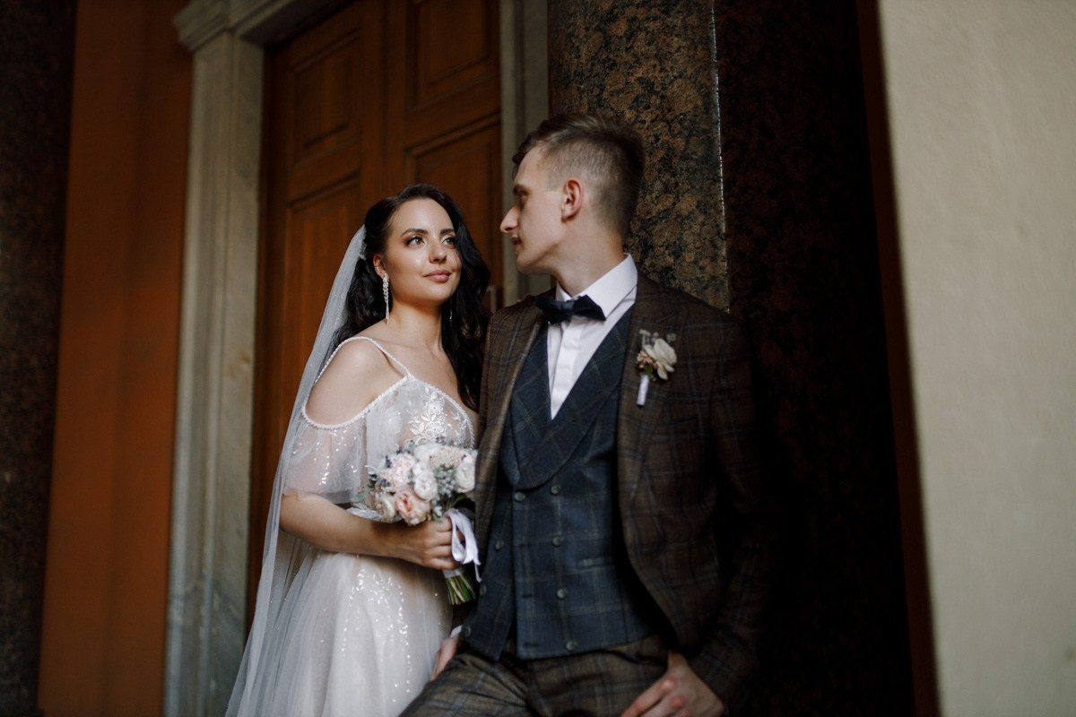 Свадебная фотосессия на Невском. Свадебный фотограф СПБ