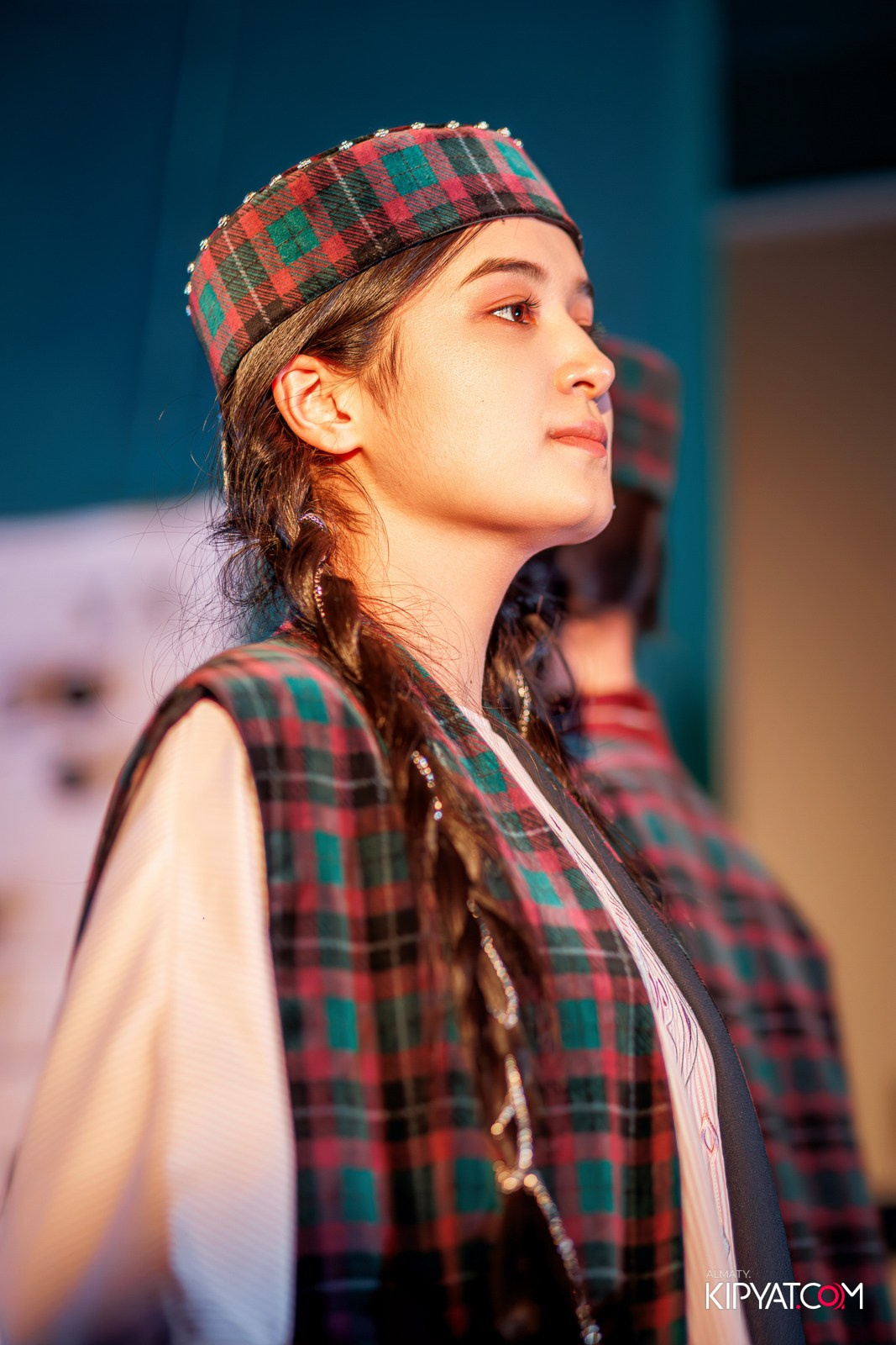 FASHION ПОКАЗ, КАЗАХСКОЙ НАЦИОНАЛЬНОЙ ОДЕЖДЫ. КИПЯТКОМ АЛМАТЫ!