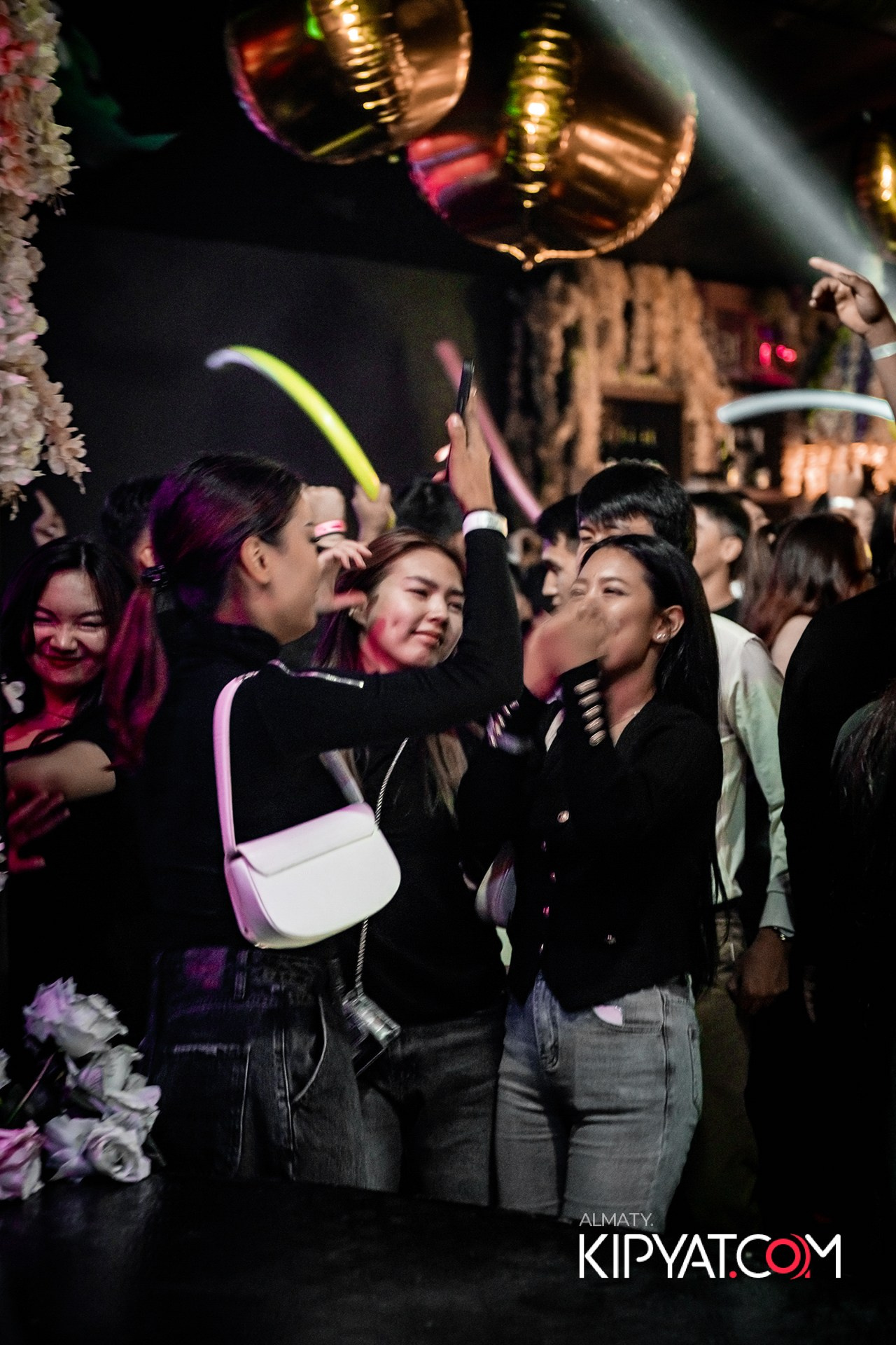 UYAT EMES BAR. КИПЯТКОМ АЛМАТЫ!