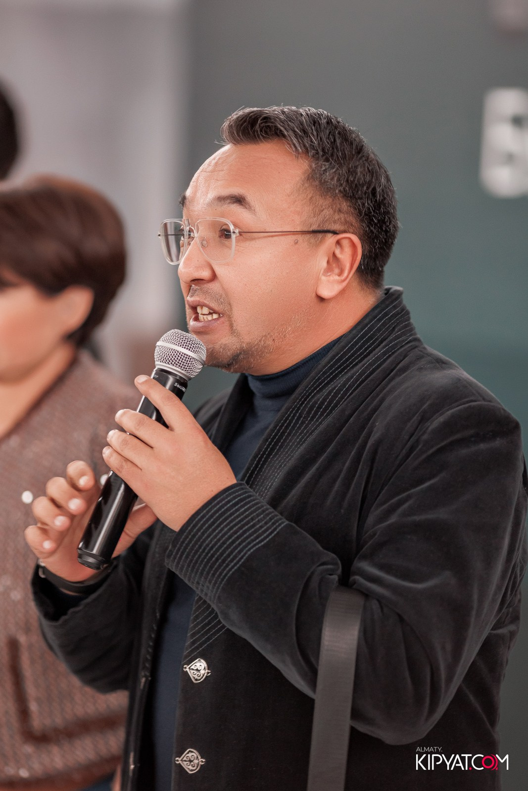 FASHION ПОКАЗ, КАЗАХСКОЙ НАЦИОНАЛЬНОЙ ОДЕЖДЫ. КИПЯТКОМ АЛМАТЫ!