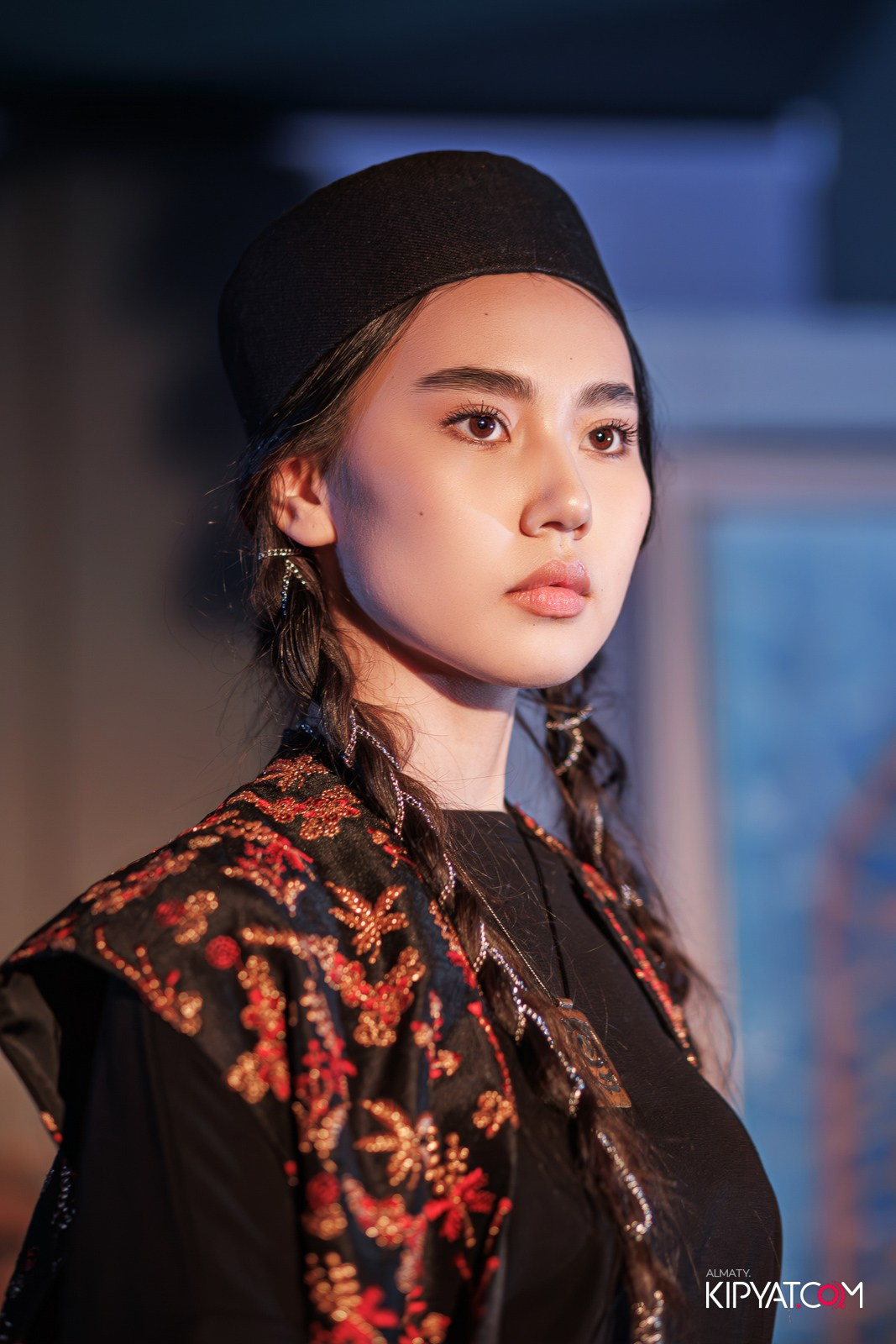 FASHION ПОКАЗ, КАЗАХСКОЙ НАЦИОНАЛЬНОЙ ОДЕЖДЫ. КИПЯТКОМ АЛМАТЫ!