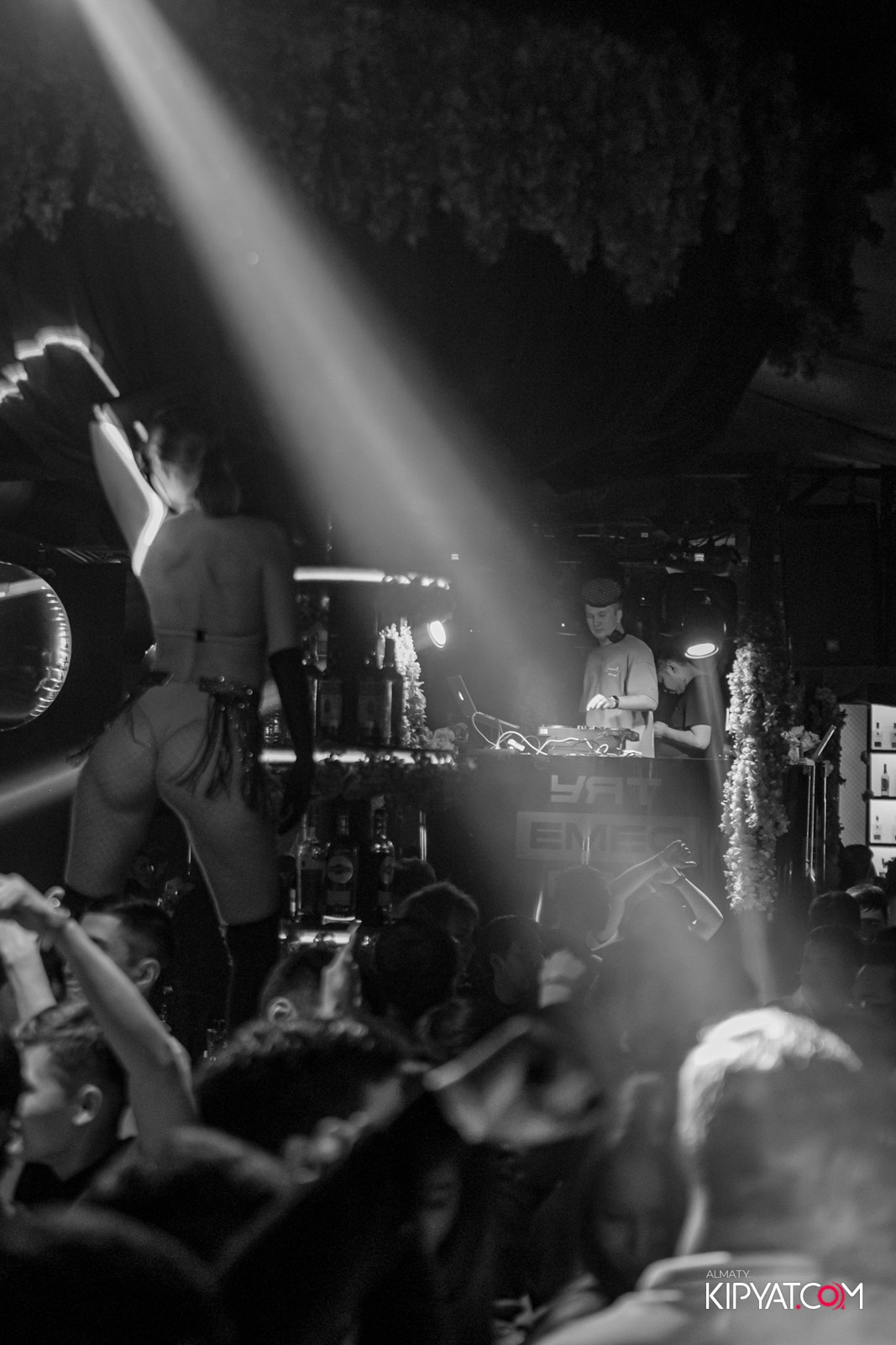 UYAT EMES BAR. КИПЯТКОМ АЛМАТЫ!