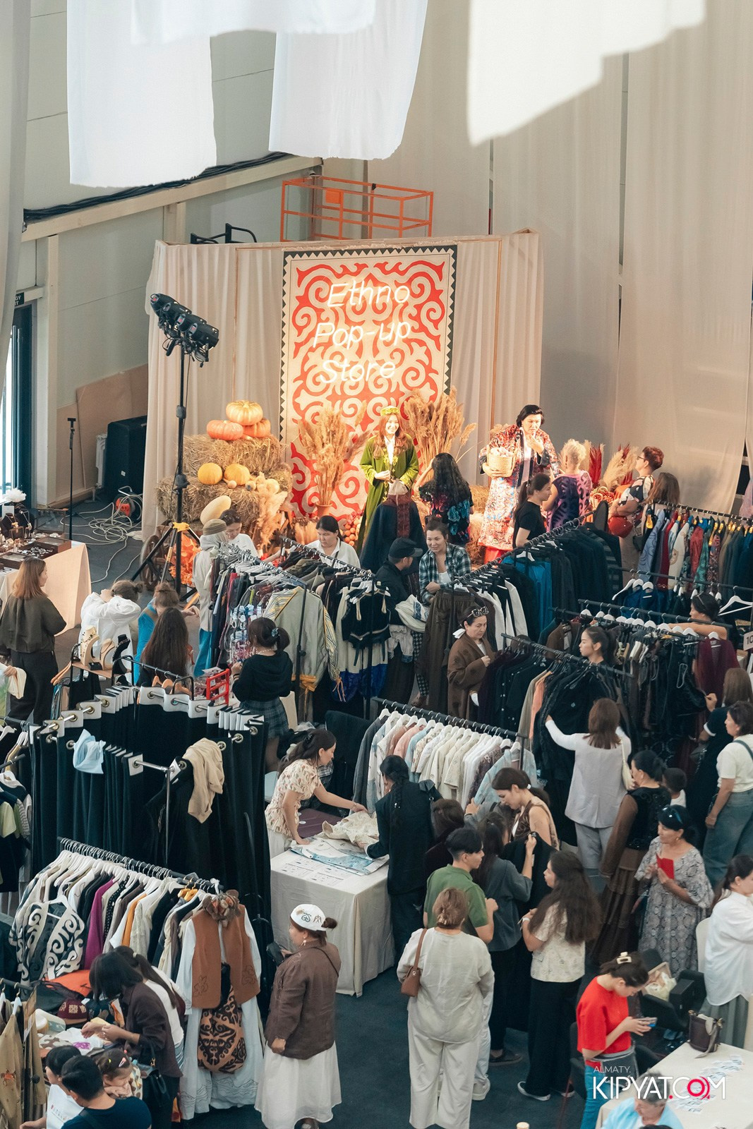 ETHNO POP-UP STORE, SABANTOI B SADU ARENA. КИПЯТКОМ АЛМАТЫ!