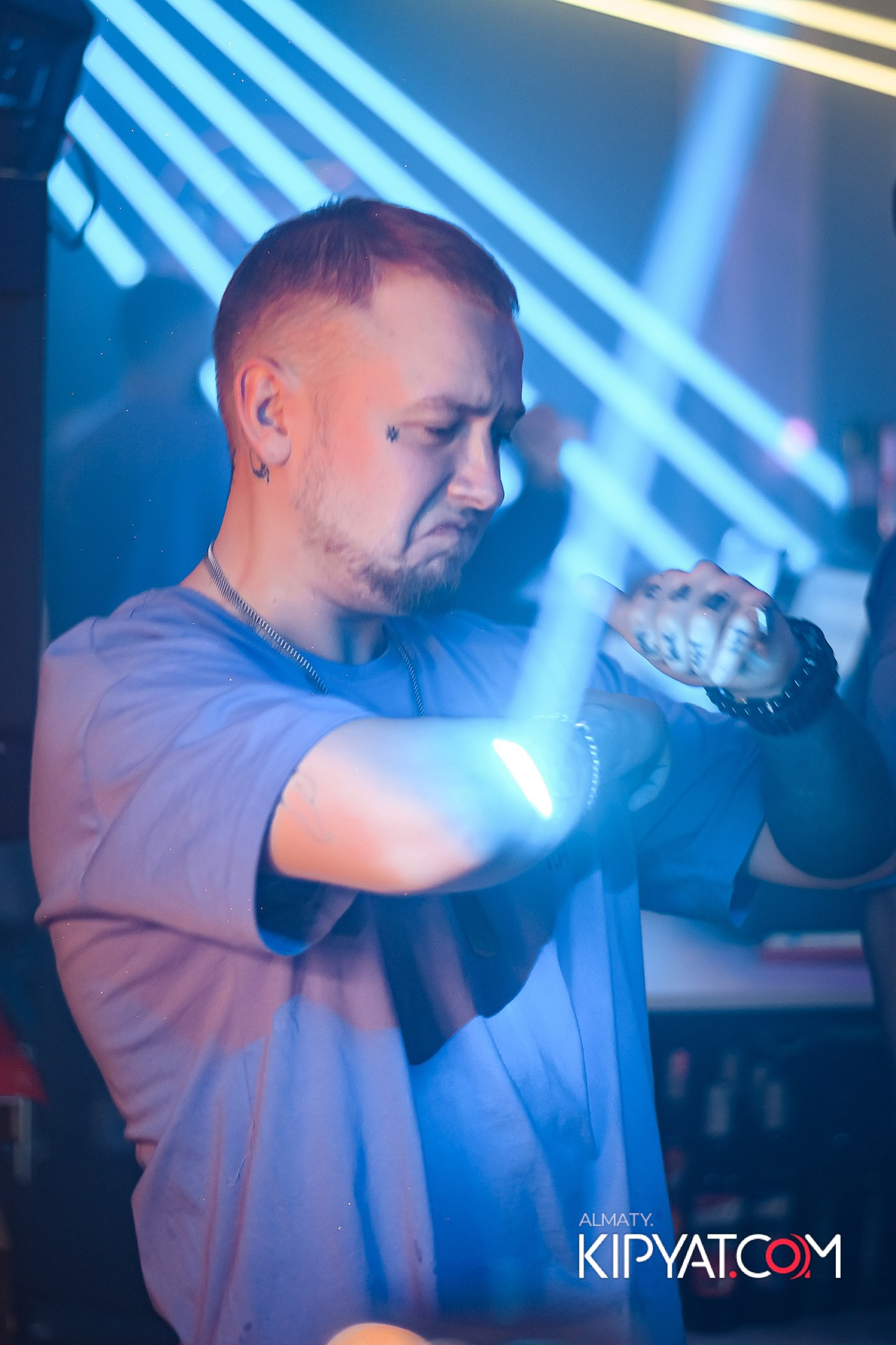 SANTA BARBARA ВЫСТУПЛЕНИЕ ГРУППЫ БРАТЬЯ ГРИММ. КИПЯТКОМ АЛМАТЫ!