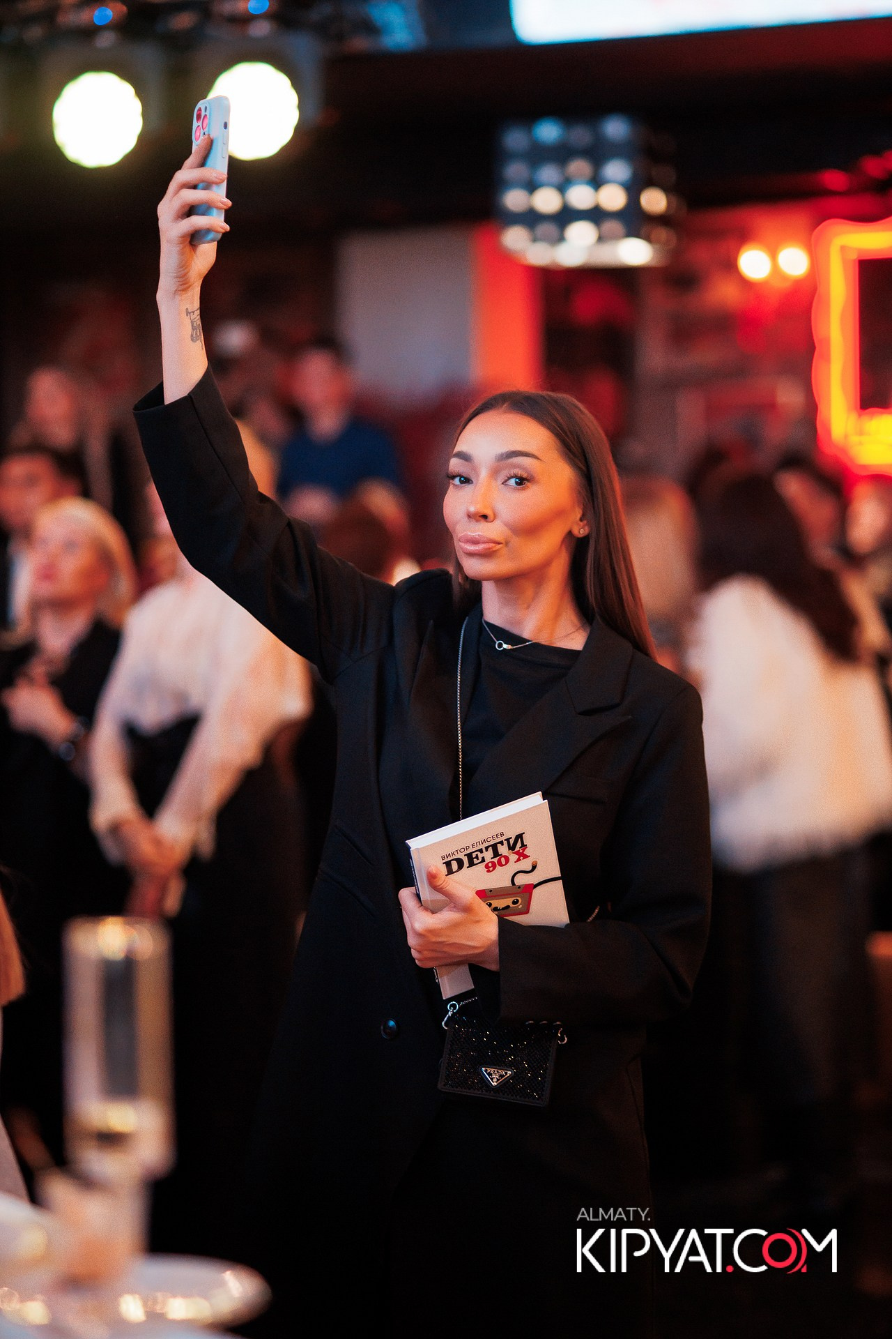 ПРЕЗЕНТАЦИЯ КНИГИ ВИКТОРА ЕЛИСЕЕВА. КИПЯТКОМ АЛМАТЫ!