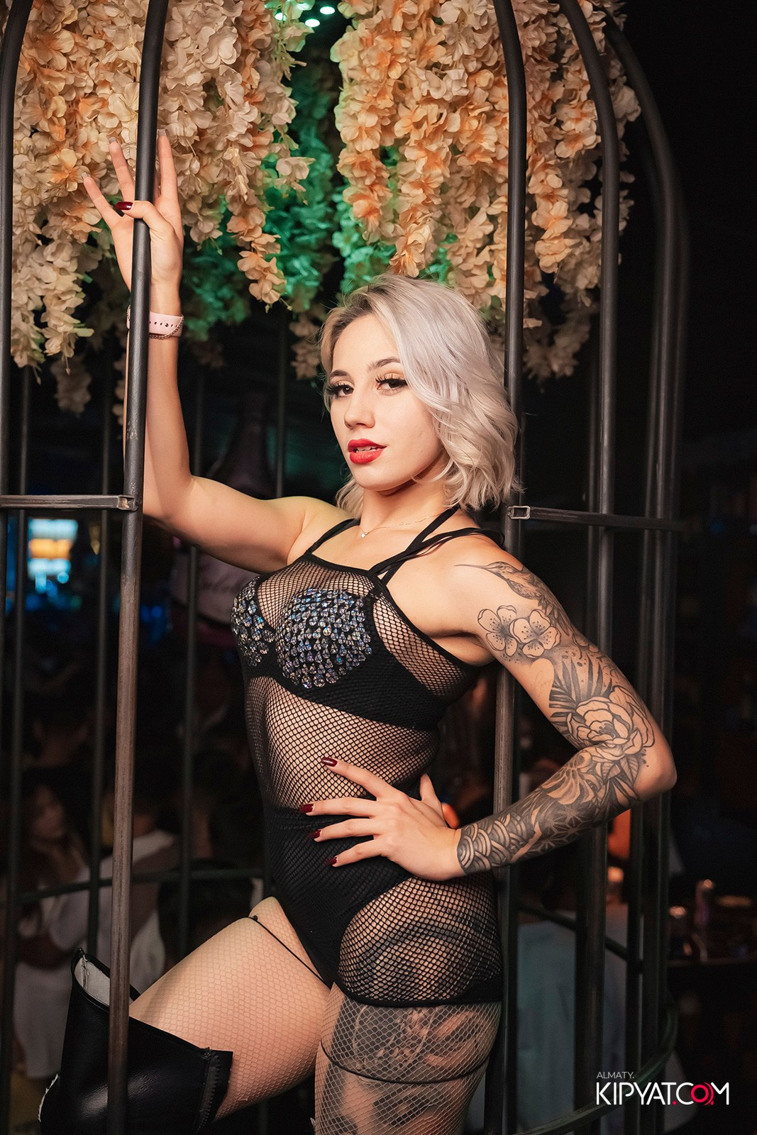 UYAT ЕМES BAR. КИПЯТКОМ АЛМАТЫ!