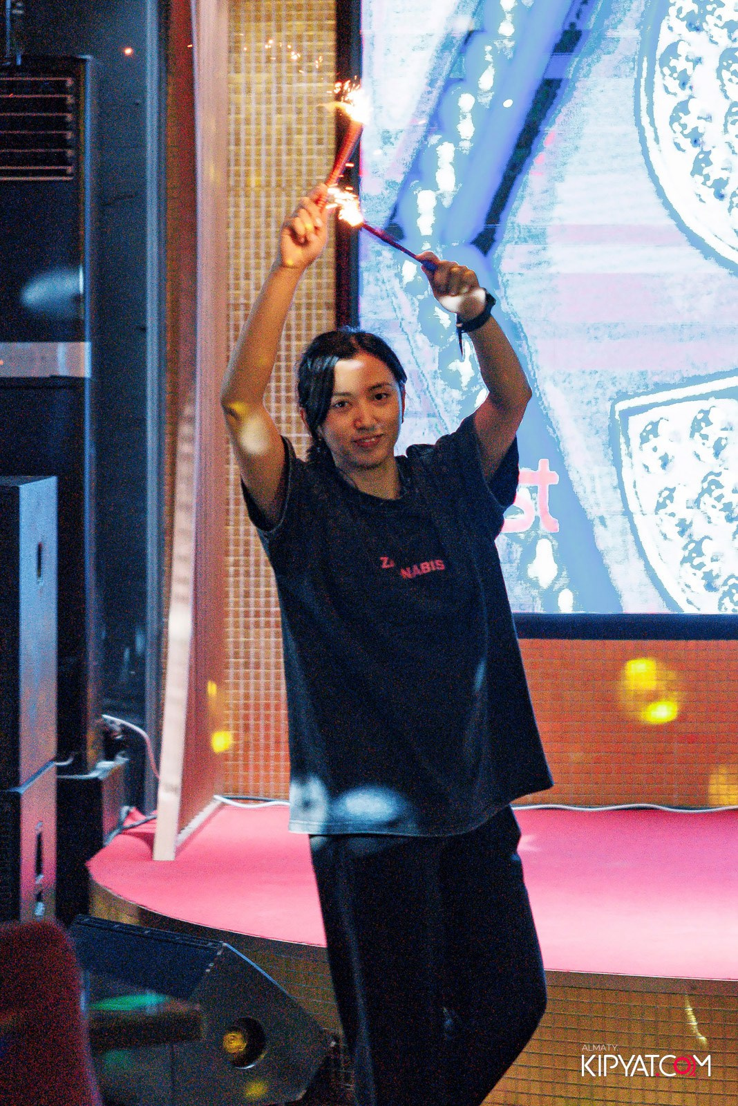 ЗАЯ, НА БИС. КИПЯТКОМ АЛМАТЫ!