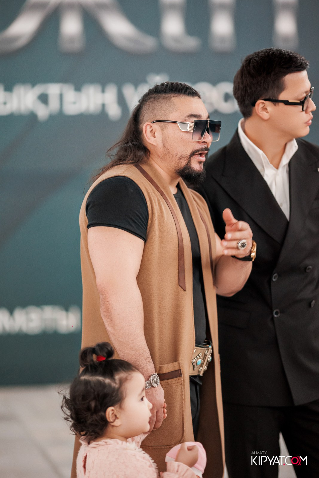 FASHION ПОКАЗ, КАЗАХСКОЙ НАЦИОНАЛЬНОЙ ОДЕЖДЫ. КИПЯТКОМ АЛМАТЫ!