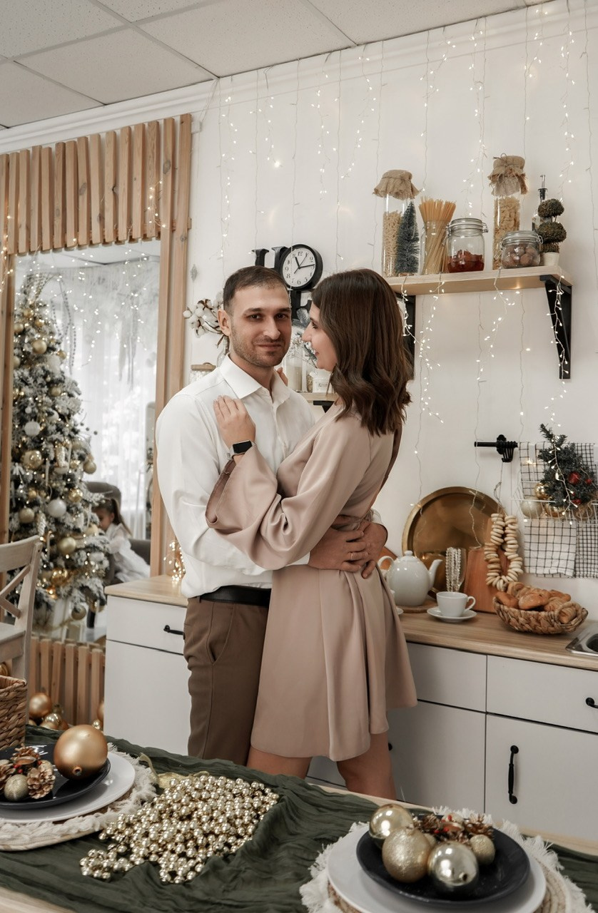 Семейный фотограф в Батайске и Ростове-на-Дону. Новогодняя фотосессия в студии Белый кролик. Свадебный фотограф в Ростове-на-Дону. Таинство Крещения и Венчания, семейные фотосессии. Алёна Чёботова