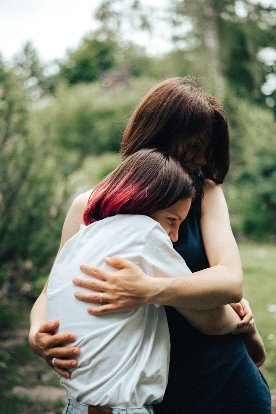 Коля, Ксюша, Саша, Андрей, Кира и бабушки | на даче