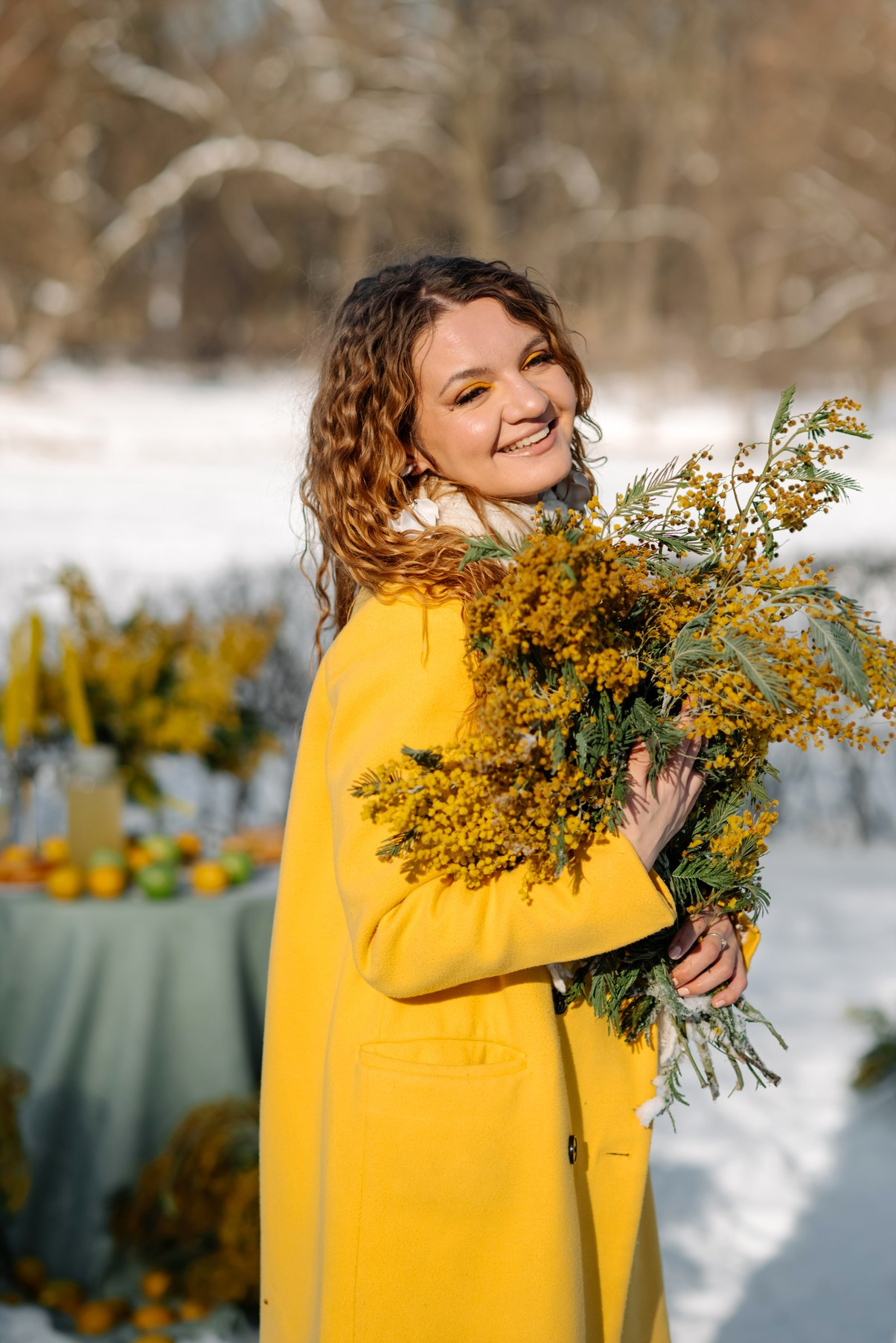 Ева с мимозой. Свадебный и сеейный фотограф в Санкт-Петербурге Елена Худякова