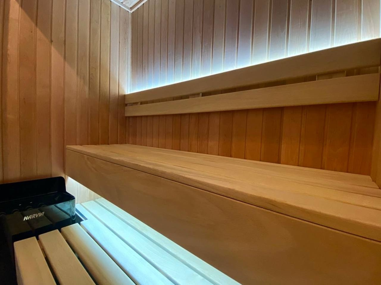 Сауна в квартире или «Впихнуть Невпихуемое»: ольха, африканский абаши, прогреваемые электрокаменкой Harvia Wall. SaunaTopMasters