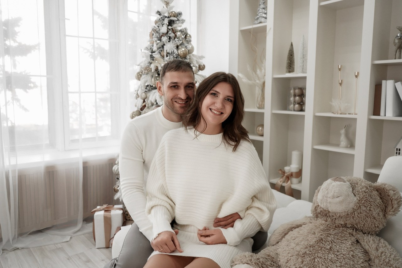 Семейный фотограф в Батайске и Ростове-на-Дону. Новогодняя фотосессия в студии Белый кролик. Свадебный фотограф в Ростове-на-Дону. Таинство Крещения и Венчания, семейные фотосессии. Алёна Чёботова