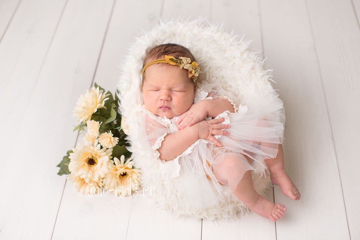 Девочка в возрасте 14 дней 