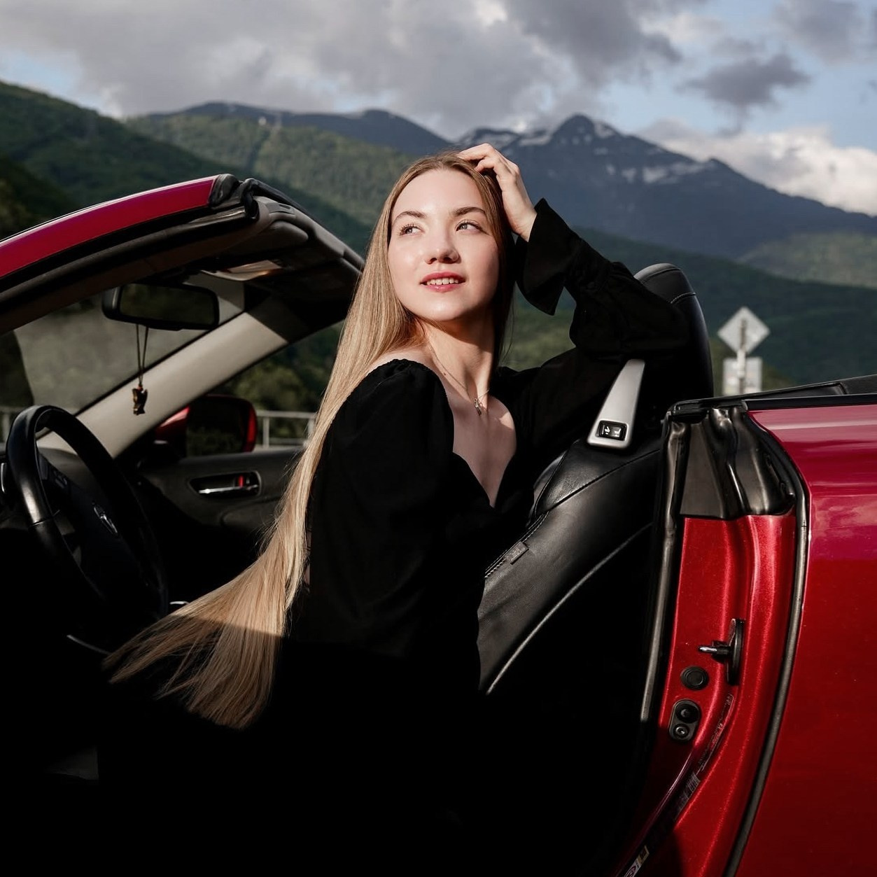 Авторские путешествия на красном кабриолете Lexus. Сочи, Адлер, Сириус, Красная Поляна, озеро Рица. Личный водитель и фотограф. Свадебный фотограф в Сочи и Адлере — Фотосессии на море и в горах | Виктор Рогулев