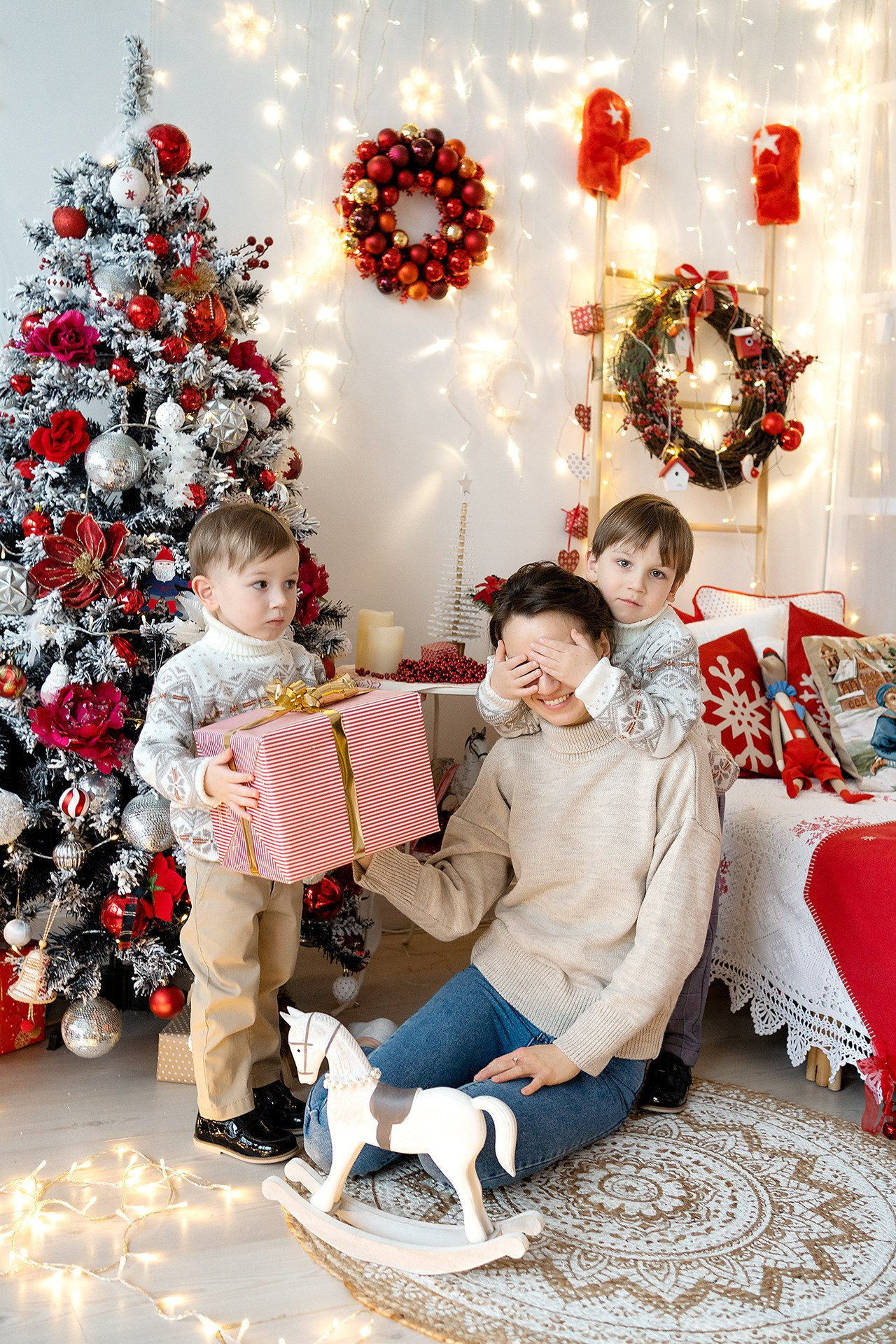 Новогодняя семейная фотосессия в студии Cocoon. Семейный и детский фотограф в Москве Екатерина Офицерова