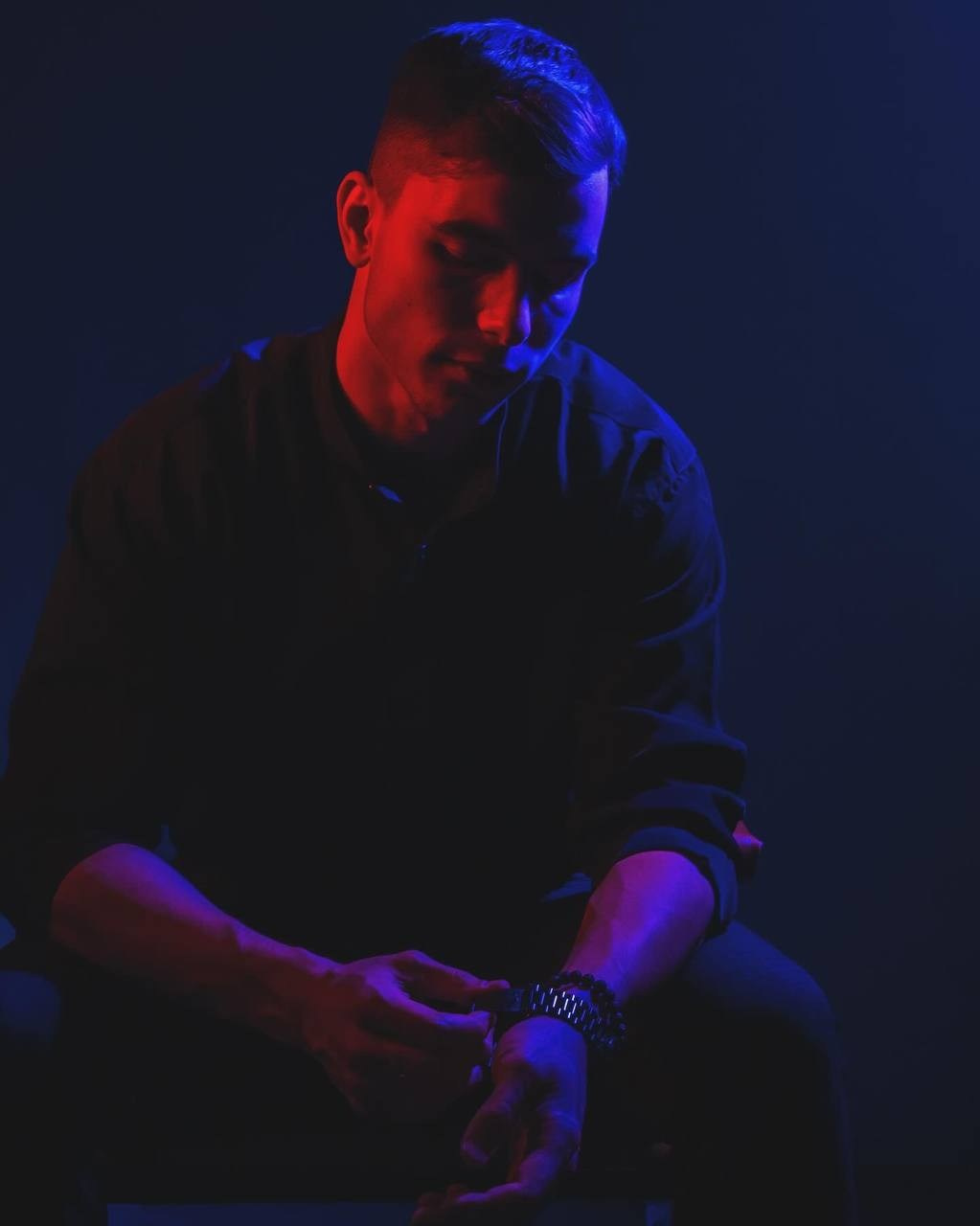 Портретная съемка — Кирилл. Портретный фотограф в Орле. Готовые фото за 3 дня! Помощь в позировании. Советы по организации