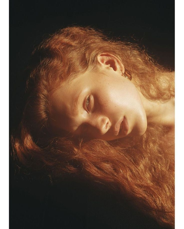 Девушка на берегу