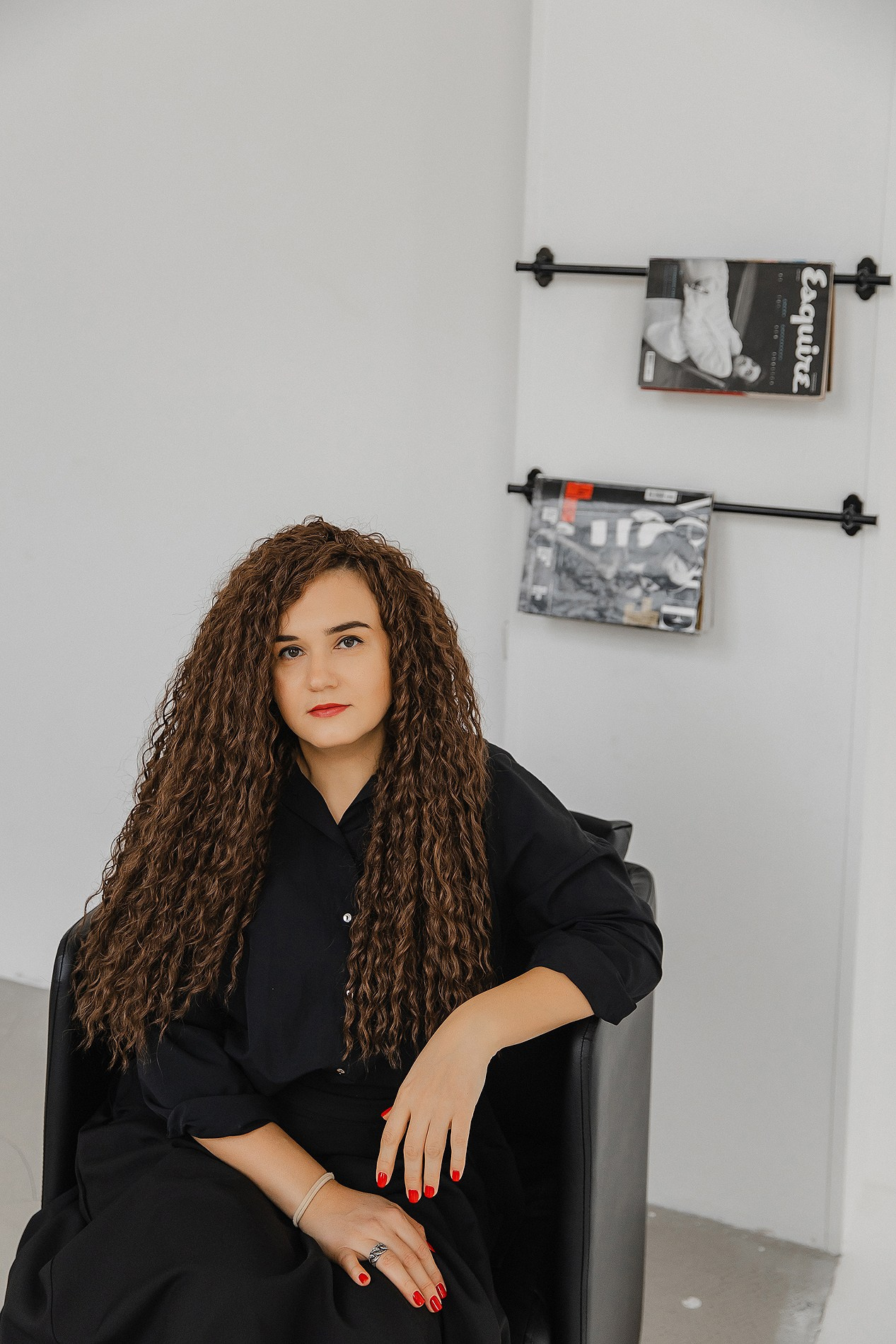 Семейная фотосессия на белом фоне. Фотограф Олеся Жомер