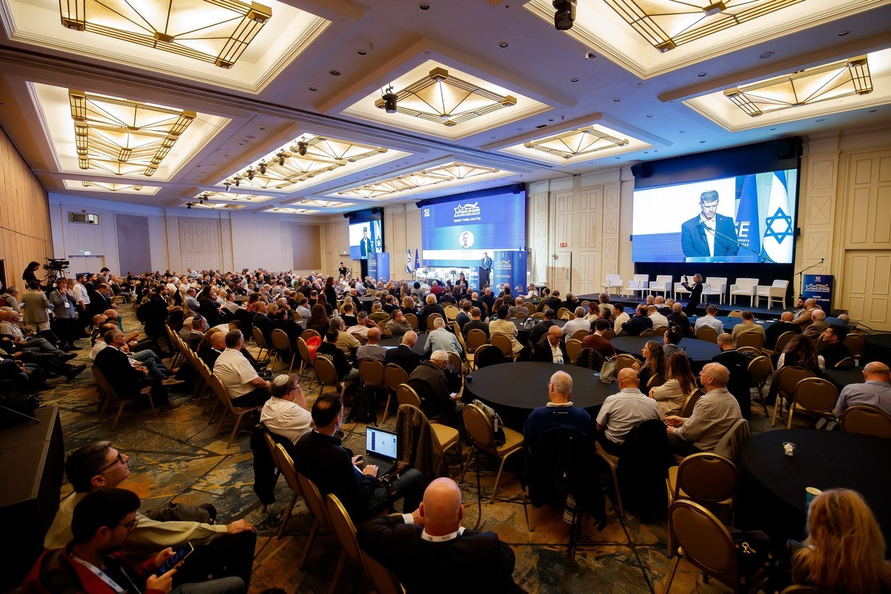 מָשׁוֹב. יבגני פלבין. צלם. תעשייה, דיווחים, חתונות, פורטרט