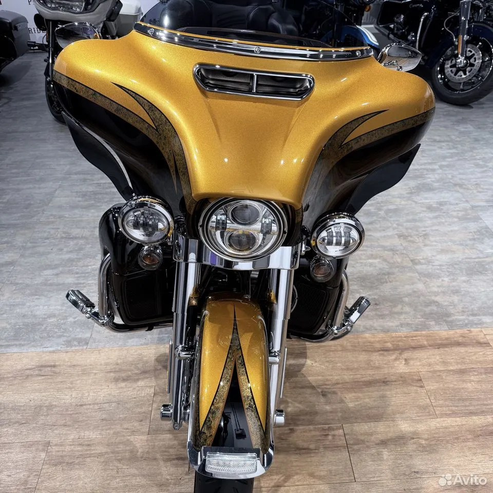 Купить Harley-Davidson CVO Limited Electra Glide 110 (Gold Rush) (Touring) — подробнее на сайте. Hello Davidson, Москва. Только хорошие мотоциклы…