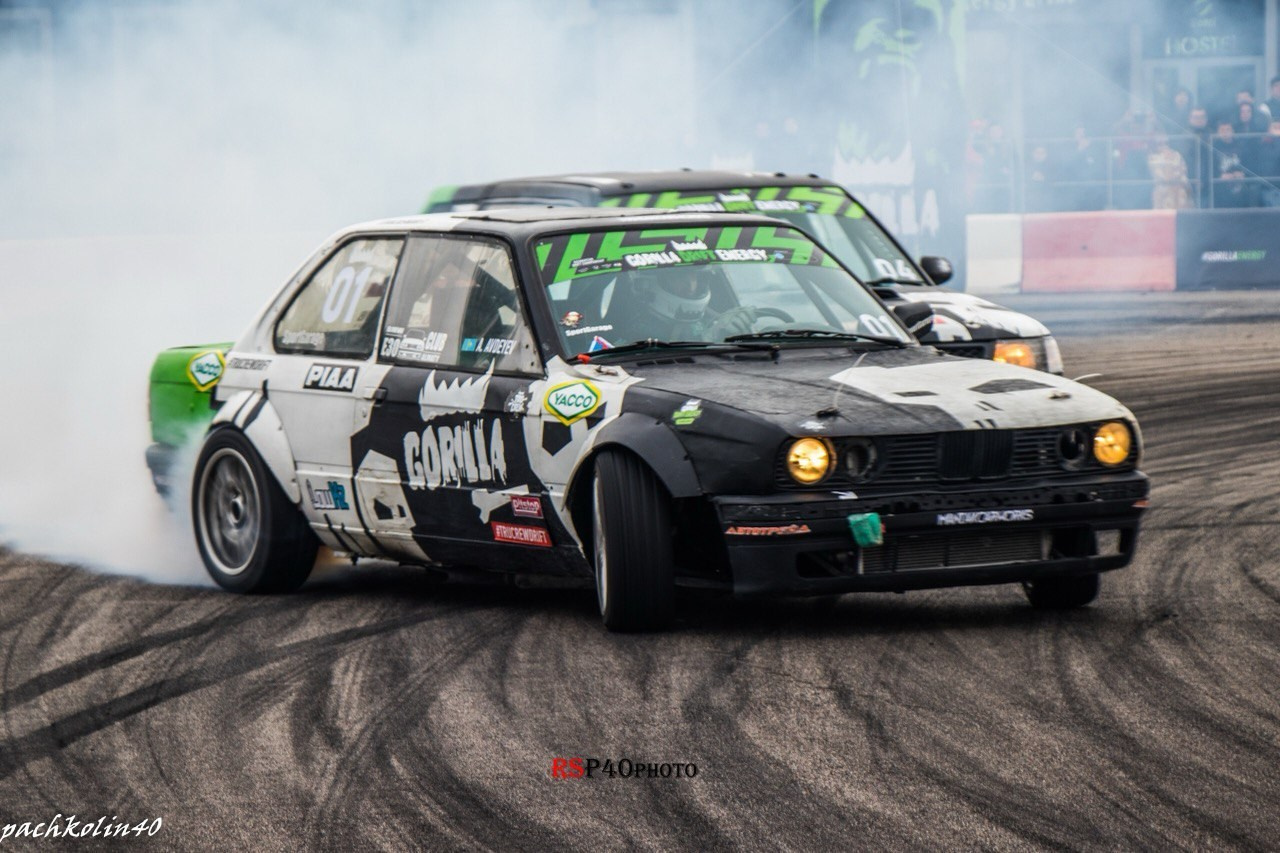 Обучение дрифту на гоночной машине BMW E30 M3 в Алматы