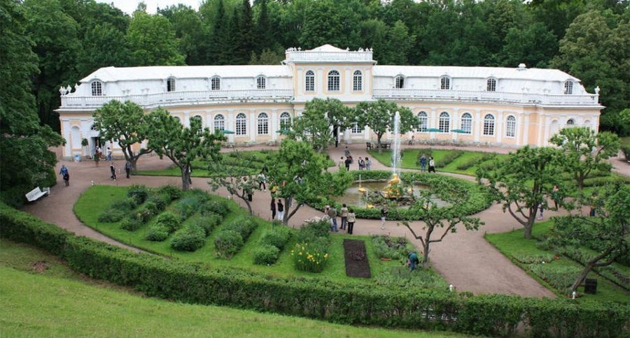Локация для съёмки в парке — ротонды, арки и парковые скульптуры
