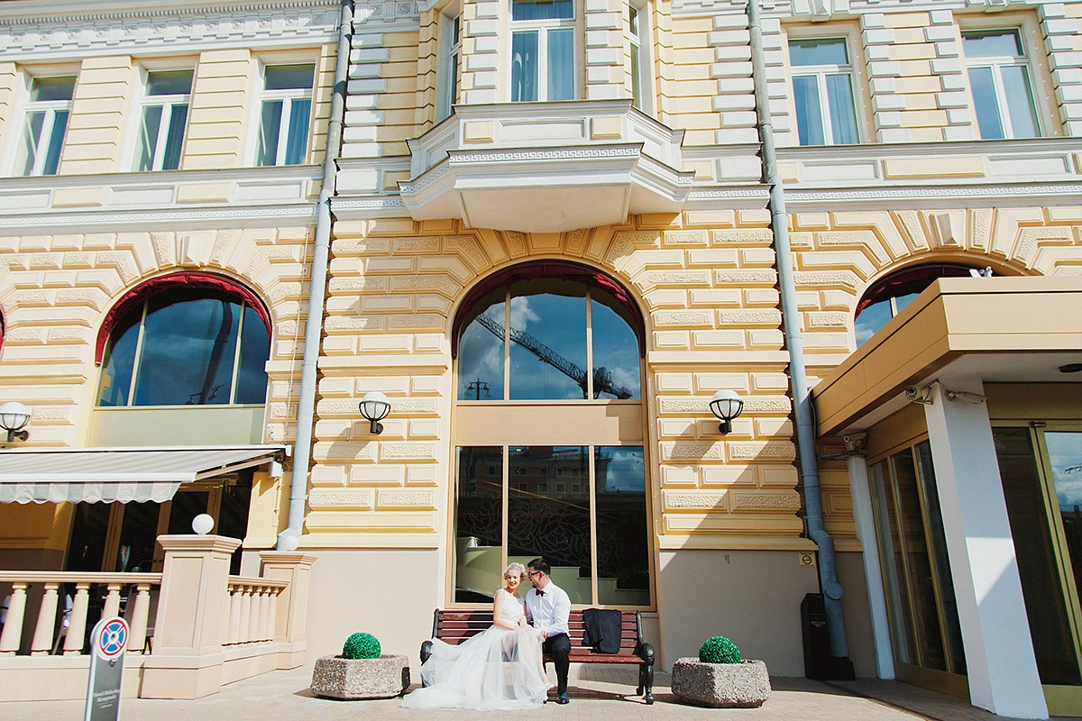 Москва. Свадебная романтическая прогулка Лены и Эндрю. Фотограф крещение венчание в Петербурге! Помогает подобрать храм и посоветовал душевного батюшку в СПб