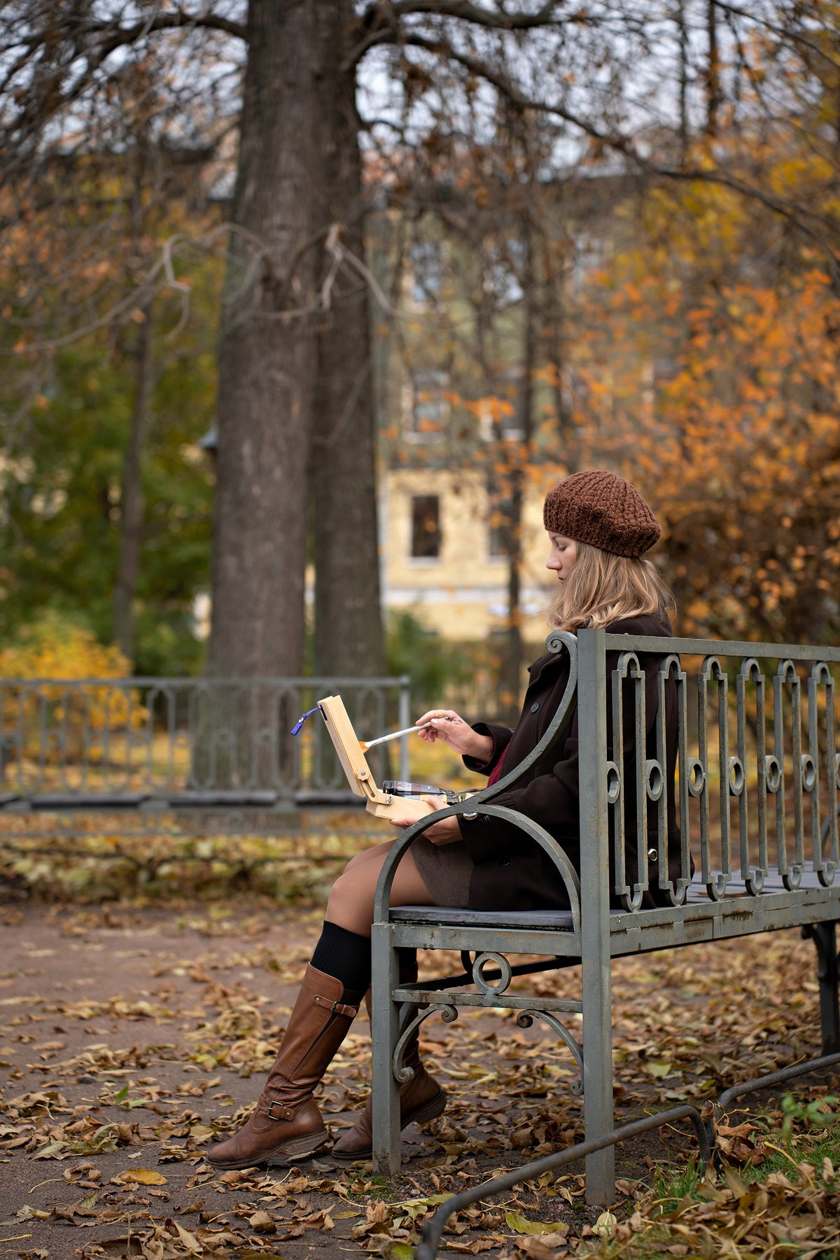 Кистью и листьями. Художник Анна Пятковская. Фотограф Мария Ковкова