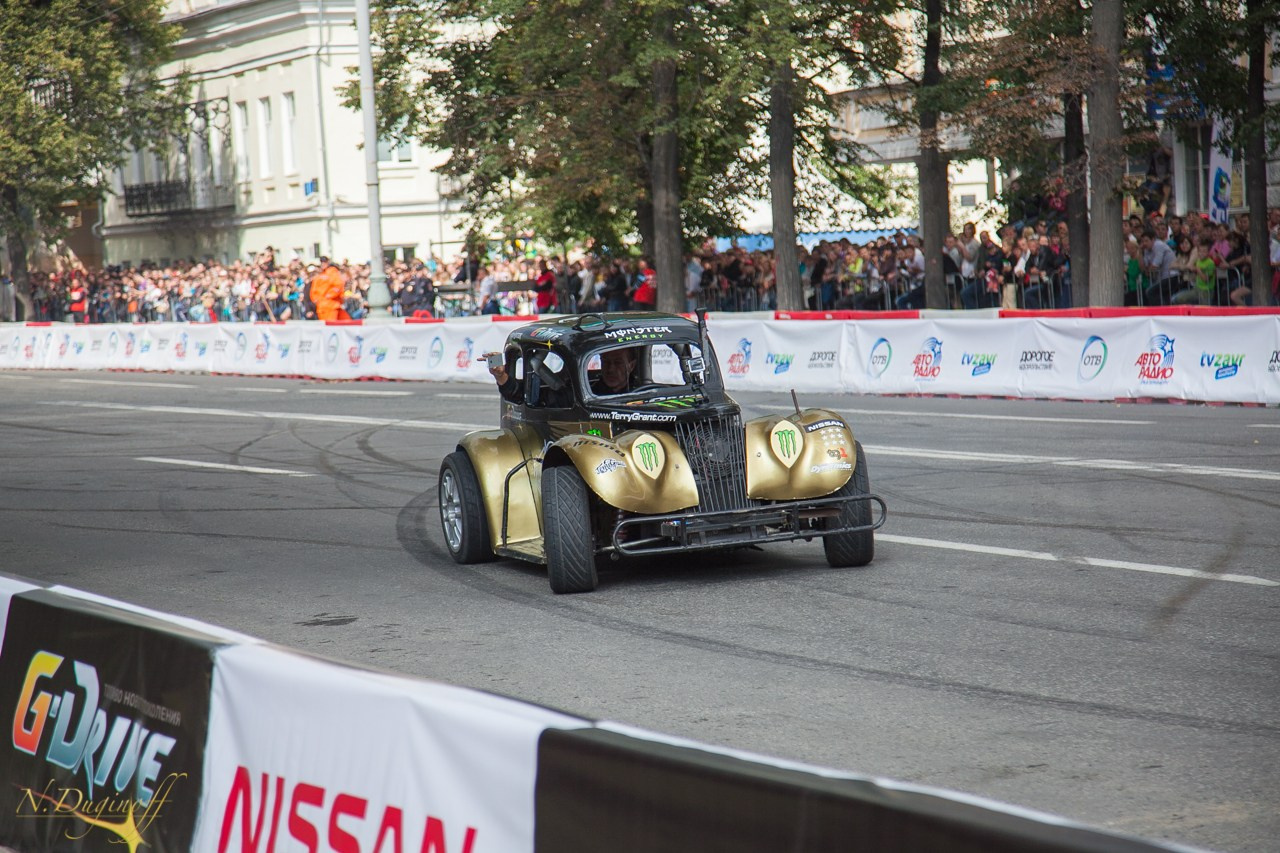 Nissan Nissmo Drive. Профессиональный фотограф Дугинов Николай | Екатеринбург